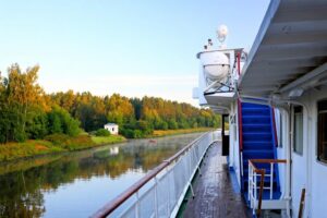 с борта теплохода космонавт гагарин